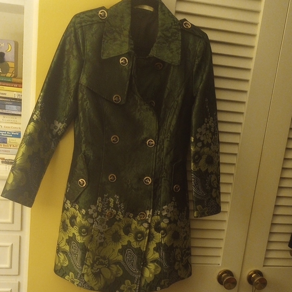 Floral Green Double-Breasted Women's Trench Coat - Picture 2 of 3
